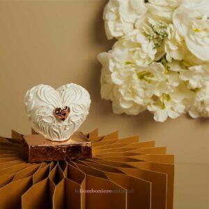 Cuore in gesso su base oro rosa e applicazione oro rosa Claraluna 26681